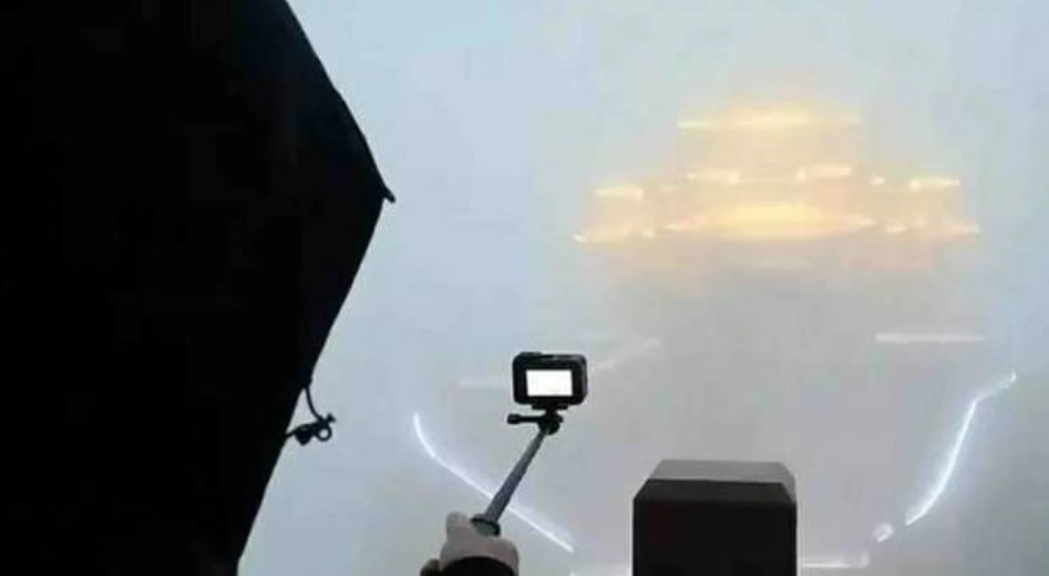 لي سيتشن يلتقط صورة