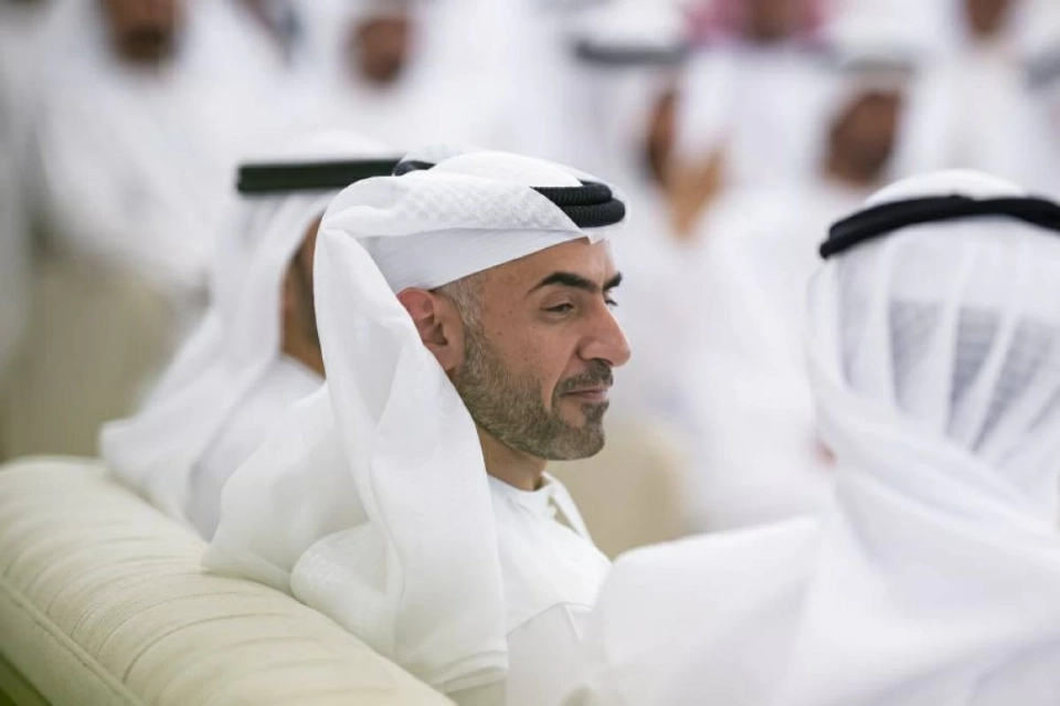 محمد بن زايد يستقبل جموع المواطنين (فيديو)