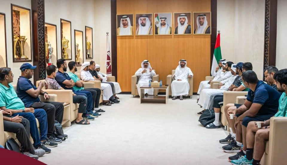 الشامسي خلال الاجتماع
