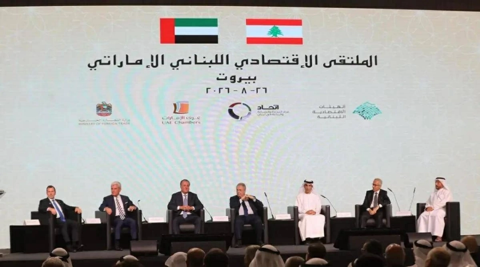 ثاني الزيودي وعبدالله العويس خلال المندى
