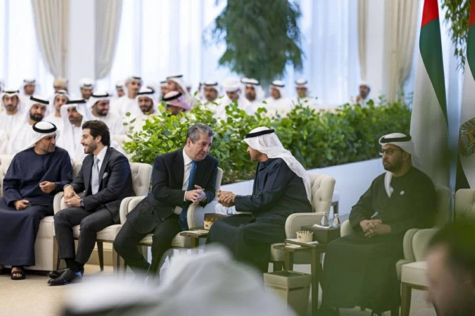 محمد بن زايد بحضور محمد بن راشد يبحث التعاون مع رئيس حكومة كردستان العراق