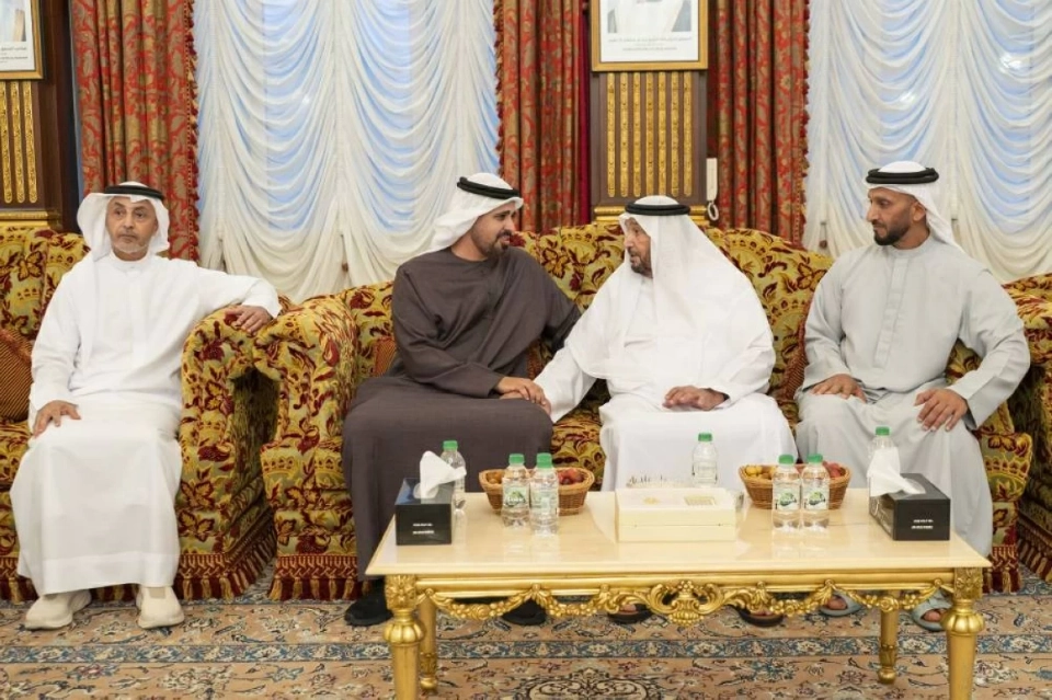 محمد بن زايد ومنصور بن زايد وسعود بن صقر يعزّون محمد بن بطي