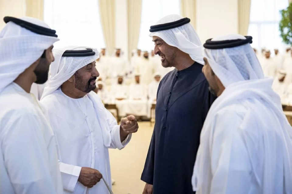 محمد بن زايد يستقبل جموع المواطنين
