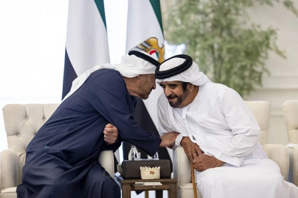 محمد بن زايد يستقبل جموع المواطنين