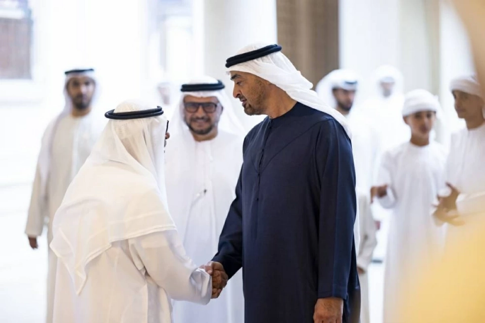 محمد بن زايد يستقبل جموع المواطنين