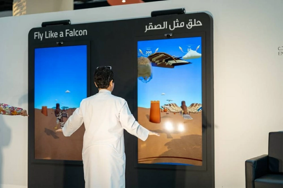 رحلة إلى عالم الصقارة لزوار «أبوظبي للصيد»