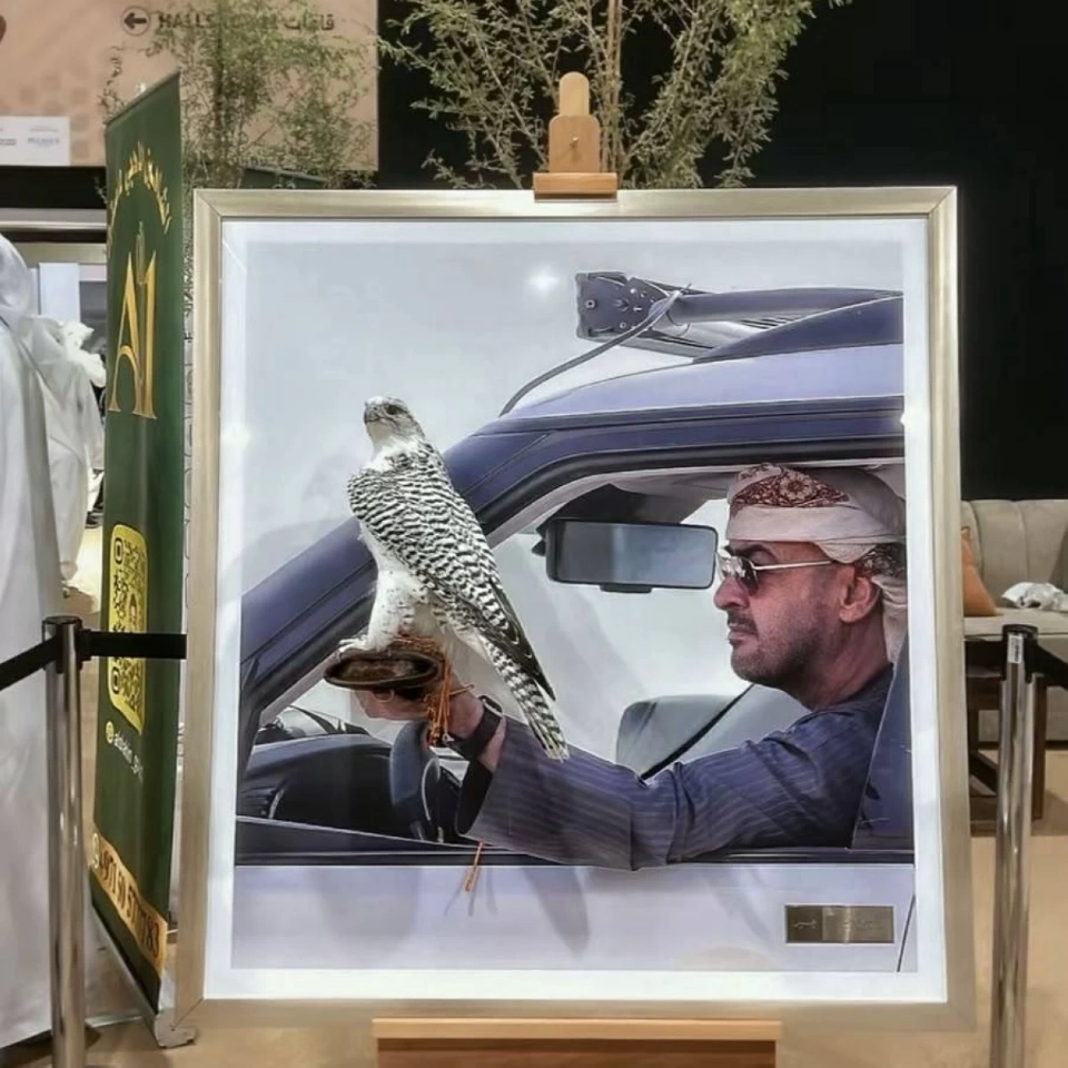 لوحة فنية لرئيس الدولة جوهرة «الصيد والفروسية»