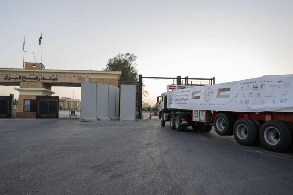 دخول 5 قوافل إماراتية تحمل 533 طناً من المساعدات إلى غزة