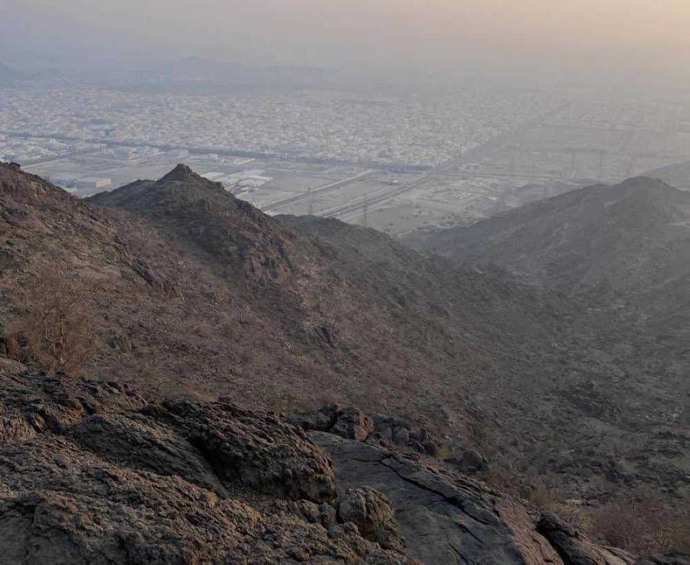 المساحة الجيولوجية توثّق هوية جبال مكة وتربطها بالسيرة النبوية 1 جبل الطارقي