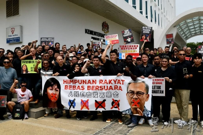 约200人聚集通讯部 抗议政府打压言论自由