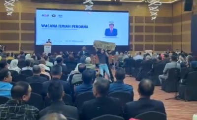 阿占演说中途被“踩场” 社运人士喊“辞职下台”后被逮捕