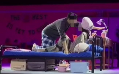 舞台剧比赛上演床戏 马大道歉兼取消涉及者资格