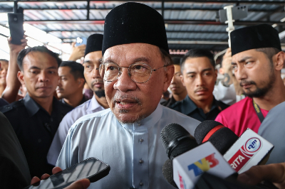 部长工钱已算低 安华:经济若恶化不排除减薪