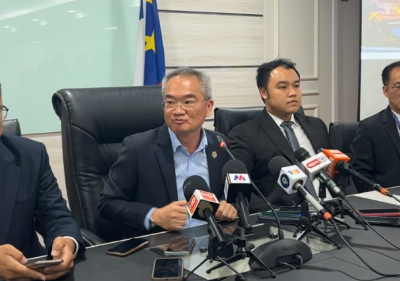 反对修宪设官委州议员 火箭集体辞职退出甲州政府