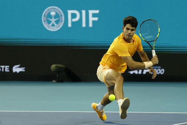 Sabalenka, Alcaraz advance at rain-hit Miami Open