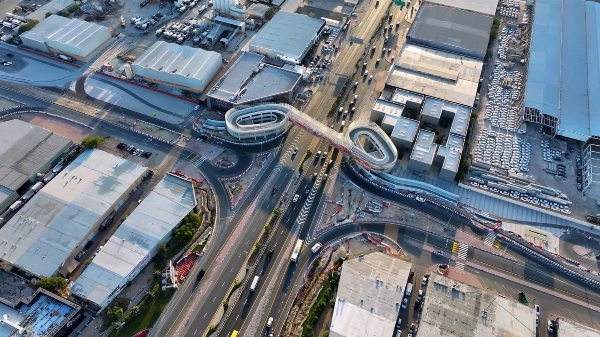 VIDEO: RTA completes 13 cycling tracks across Dubai as a series of pedestrian bridges under construction