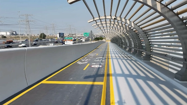 VIDEO: RTA completes 13 cycling tracks across Dubai as a series of pedestrian bridges under construction
