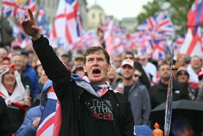 Tens of thousands march in London in separate immigration, pro‑Palestinian protests
