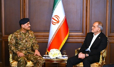 Pakistan army chief due in Iran as Trump says talks on 'borderline'
