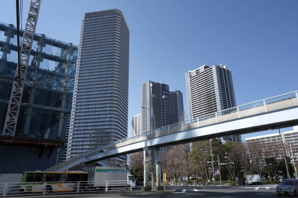 Residential buildings in the Kachidoki area of Tokyo. The average unit price of newly supplied condominiums in the greater Tokyo area in the first six months of this year reached the highest level for the six-month period due to rising material and labor costs and higher land prices. Residential buildings in the Kachidoki area of Tokyo. The average unit price of newly supplied condominiums in the greater Tokyo area in the first six months of this year reached the highest level for the six-month period due to rising material and labor costs and higher land prices.