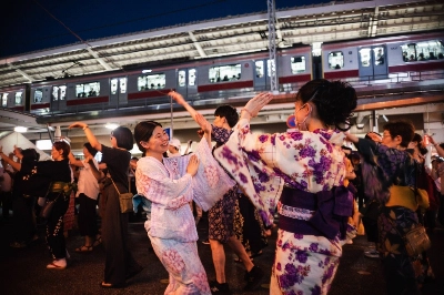 On July 17, Jiyugaoka in western Tokyo held its summer Bon Odori Festival for the first time in four years. While the pandemic spelled the end of the road for some longstanding local events, others weathered the storm. On July 17, Jiyugaoka in western Tokyo held its summer Bon Odori Festival for the first time in four years. While the pandemic spelled the end of the road for some longstanding local events, others weathered the storm.