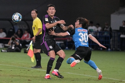 Bayern defender Kim Min-jae (center) and Frontale forward Yusuke Segawa (right) contend for the ball during an international friendly at the National Stadium on Saturday. Bayern defender Kim Min-jae (center) and Frontale forward Yusuke Segawa (right) contend for the ball during an international friendly at the National Stadium on Saturday.