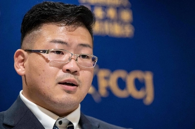 Former sumo wrestler Daisuke Yanagihara discusses his lawsuit against the Japan Sumo Association during a news conference at the Foreign Correspondents' Club of Japan on Monday. Former sumo wrestler Daisuke Yanagihara discusses his lawsuit against the Japan Sumo Association during a news conference at the Foreign Correspondents' Club of Japan on Monday.