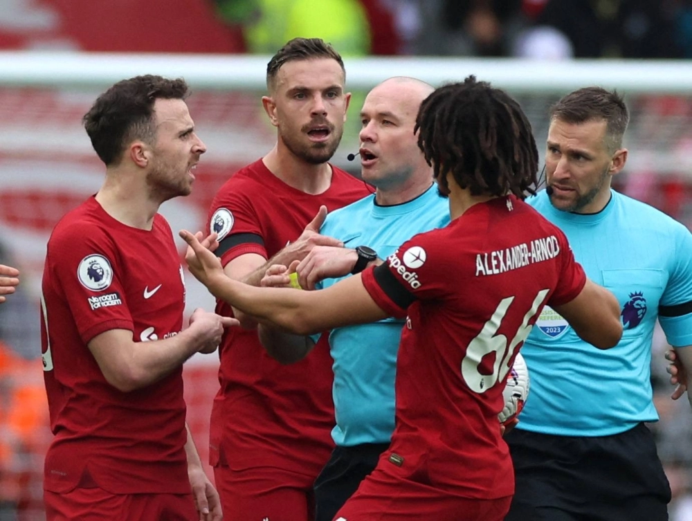 English players in all competitions could receive yellow cards for invading the personal space of a referee under new guidelines released by governing bodies on Monday. English players in all competitions could receive yellow cards for invading the personal space of a referee under new guidelines released by governing bodies on Monday.