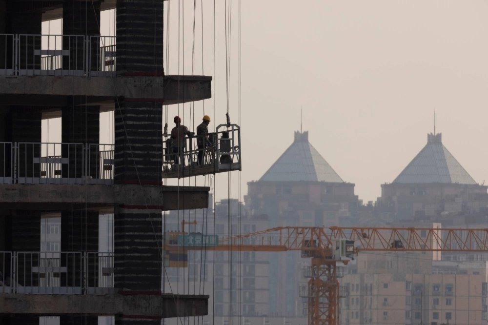 A new high-rise is erected in Beijing in October 2021. The same year, 41% of the assets in China’s banking system were accounted for by property-related loans and credit. A new high-rise is erected in Beijing in October 2021. The same year, 41% of the assets in China’s banking system were accounted for by property-related loans and credit.