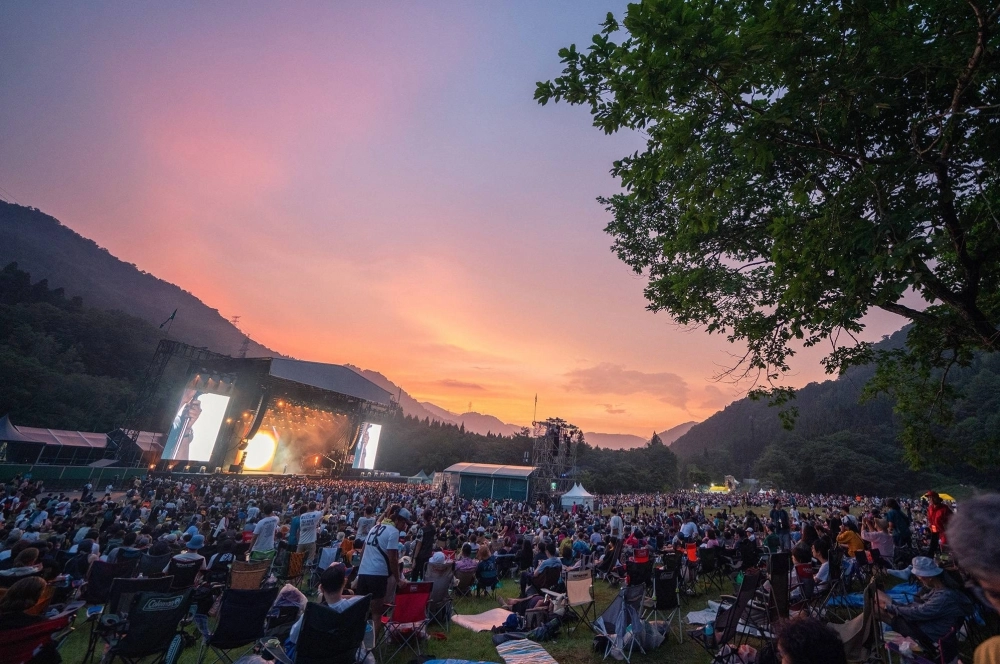 This year’s Fuji Rock Festival, which took place last weekend and featured The Strokes, Foo Fighters and Lizzo as headliners, brought a cumulative total of 114,000 attendees to the mountains of Niigata Prefecture. This year’s Fuji Rock Festival, which took place last weekend and featured The Strokes, Foo Fighters and Lizzo as headliners, brought a cumulative total of 114,000 attendees to the mountains of Niigata Prefecture.
