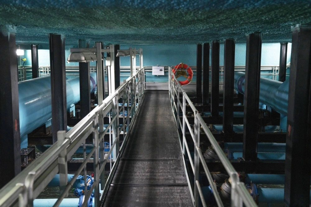 Below Singapore’s financial district, a thermal storage tank feeds the world’s biggest underground cooling system.  Below Singapore’s financial district, a thermal storage tank feeds the world’s biggest underground cooling system.