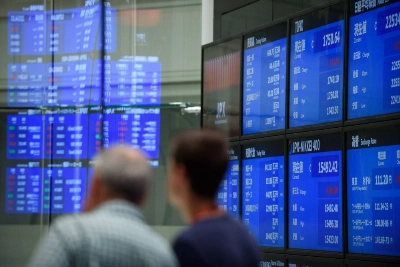 Some strategists think that foreign investors, who had helped drive one of the world’s biggest rallies so far this year, may pose risks for Japan’s stock market in the second half. Some strategists think that foreign investors, who had helped drive one of the world’s biggest rallies so far this year, may pose risks for Japan’s stock market in the second half.