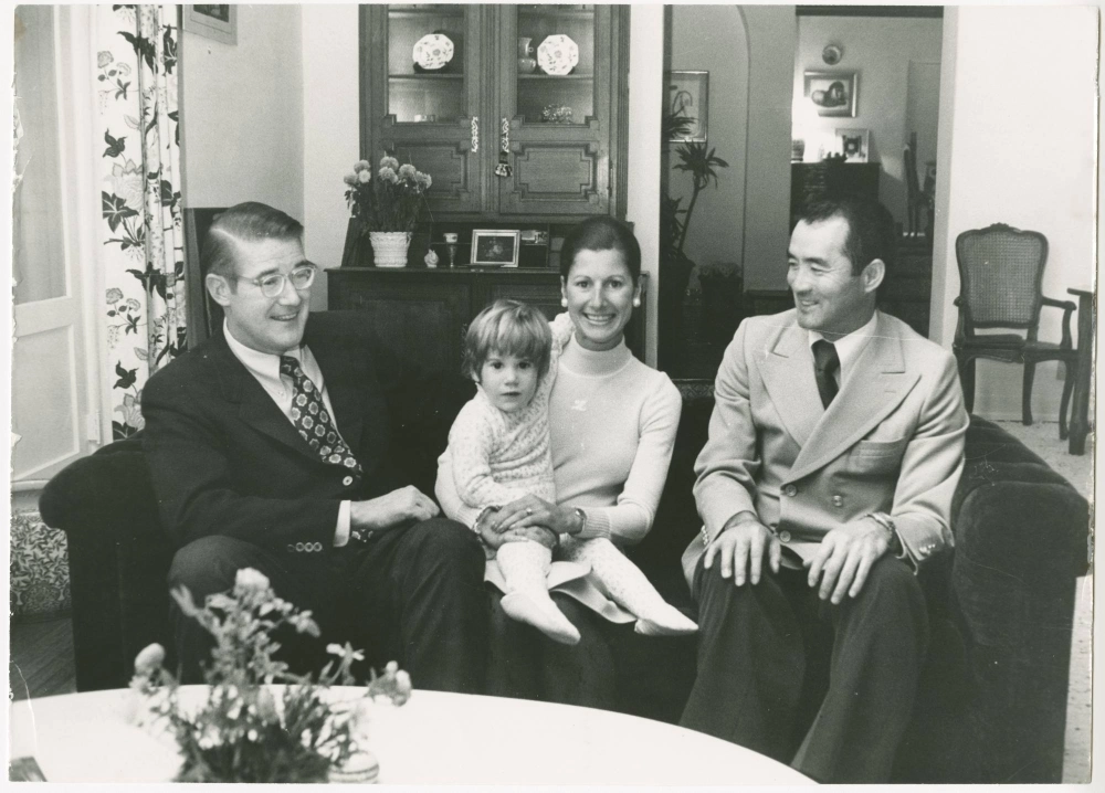 Annette and Peter O’Malley, joined by their daughter Katherine, welcome NPB great Shigeo Nagashima to their Los Angeles home on Dec. 1, 1974. Annette and Peter O’Malley, joined by their daughter Katherine, welcome NPB great Shigeo Nagashima to their Los Angeles home on Dec. 1, 1974.