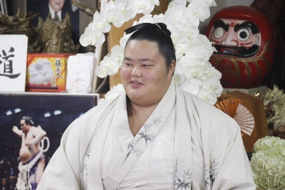 Kotonowaka surely has his eyes on eventually emulating his grandfather, former grand champion Kotozakura. Kotonowaka surely has his eyes on eventually emulating his grandfather, former grand champion Kotozakura.