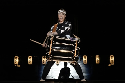 Mizuki Yoneyama is the Kodo taiko troupe's first female odaiko (large-scale drum) player, an indication that things are changing in the traditional community. Mizuki Yoneyama is the Kodo taiko troupe's first female odaiko (large-scale drum) player, an indication that things are changing in the traditional community.