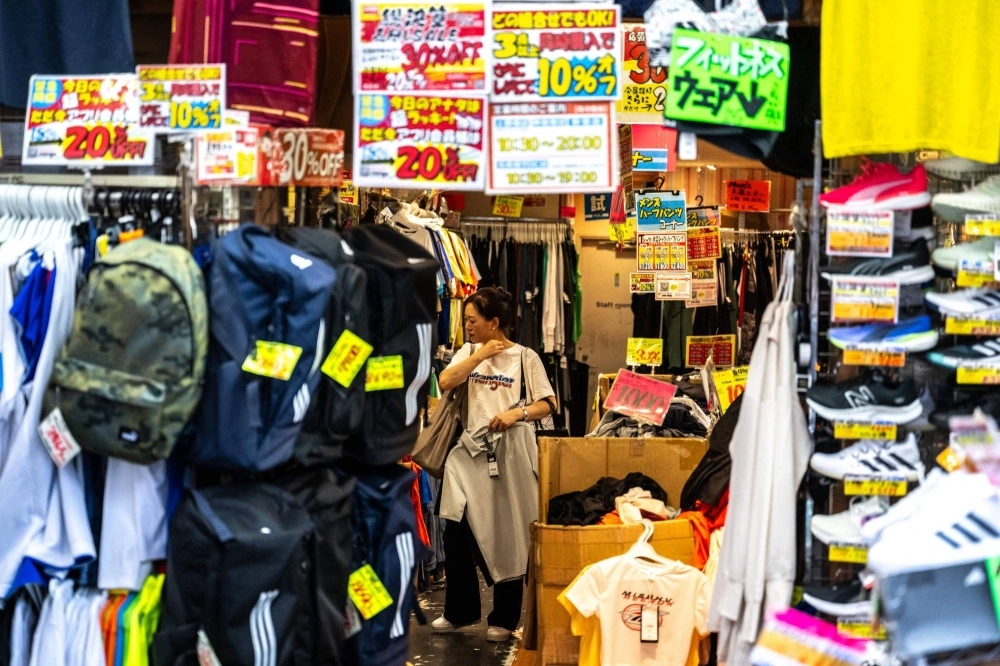 Japan's household spending dropped 2.7% in July from the previous month, as persistent inflation continued to erode purchasing power. Japan's household spending dropped 2.7% in July from the previous month, as persistent inflation continued to erode purchasing power.