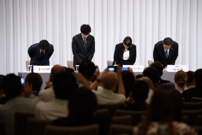 Johnny & Associates President Julie Keiko Fujishima (second from right) acknowledged that company founder Johnny Kitagawa had sexually abused agency employees for decades during a press conference in Tokyo on Sept. 7. Johnny & Associates President Julie Keiko Fujishima (second from right) acknowledged that company founder Johnny Kitagawa had sexually abused agency employees for decades during a press conference in Tokyo on Sept. 7.