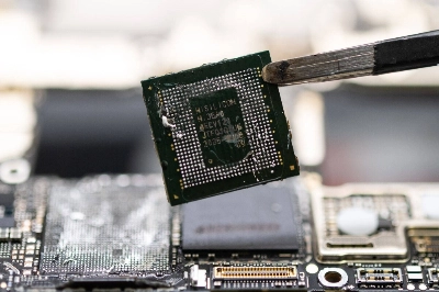 A Kirin 9000S chip fabricated in China by Semiconductor Manufacturing International Corp. taken from a Huawei Technologies Mate 60 Pro smartphone A Kirin 9000S chip fabricated in China by Semiconductor Manufacturing International Corp. taken from a Huawei Technologies Mate 60 Pro smartphone