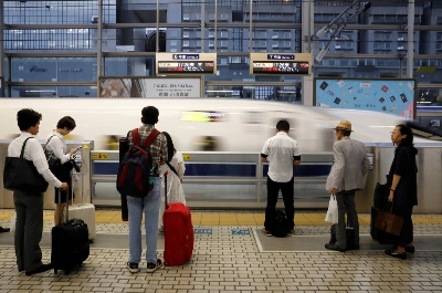 Passengers wait to board a shinkansen at Kyoto Station.  Passengers wait to board a shinkansen at Kyoto Station.