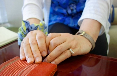 A woman with HTLV-1 from Okinawa Prefecture talks about her experience of being turned away at a clinic outside the prefecture. A woman with HTLV-1 from Okinawa Prefecture talks about her experience of being turned away at a clinic outside the prefecture.