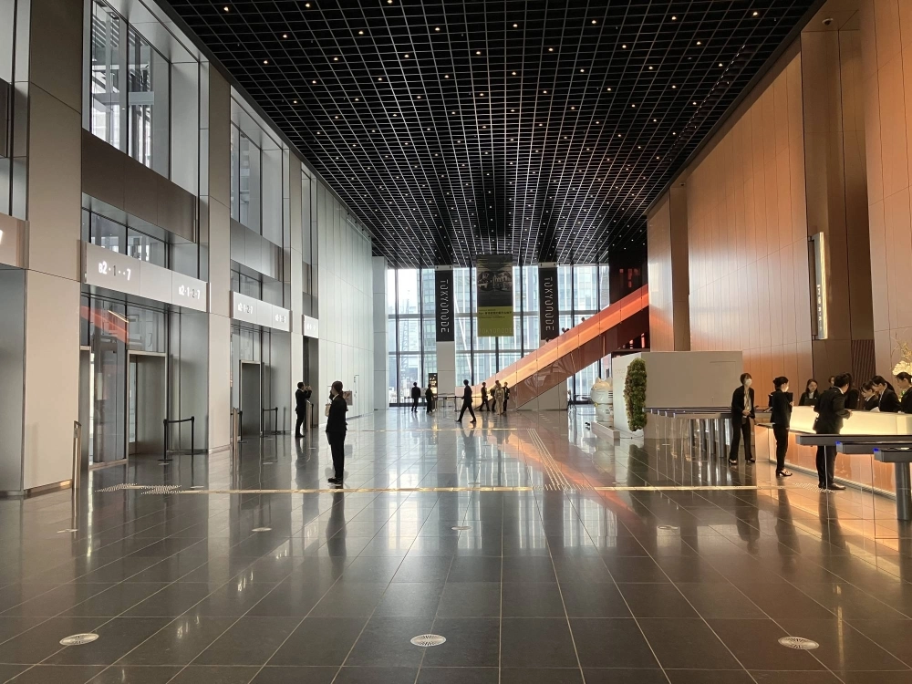 An office lobby floor inside the new high-rise building Station Tower at Toranomon Hills An office lobby floor inside the new high-rise building Station Tower at Toranomon Hills