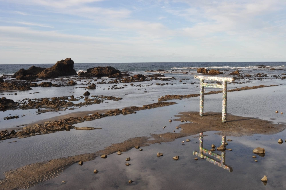 Rows of sequins affixed to Faig Ahmed’s “Door to Yourself” gives the work its sparkle. Rows of sequins affixed to Faig Ahmed’s “Door to Yourself” gives the work its sparkle.