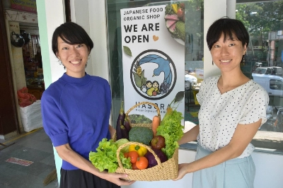 Asuka (left) and Mai Hatta. Their business, Hasora, near New Delhi, as partnered up with local organic vegetable farmers to sell fresh produce. Asuka (left) and Mai Hatta. Their business, Hasora, near New Delhi, as partnered up with local organic vegetable farmers to sell fresh produce.