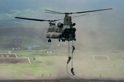 Members of the Ground Self-Defense Force disembark from a CH-47 Chinook helicopter during a live fire exercise in Gotemba, Shizuoka Prefecture, in May 2022. Members of the Ground Self-Defense Force disembark from a CH-47 Chinook helicopter during a live fire exercise in Gotemba, Shizuoka Prefecture, in May 2022.
