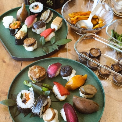 While inaka sushi still uses dashi broth to flavor some ingredients, it's possible to make this sushi 100% vegan. While inaka sushi still uses dashi broth to flavor some ingredients, it's possible to make this sushi 100% vegan.