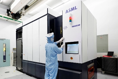 An assembly engineer works on a lithography system at chipmaker ASML in Veldhoven, Netherlands, on June 16. An assembly engineer works on a lithography system at chipmaker ASML in Veldhoven, Netherlands, on June 16.