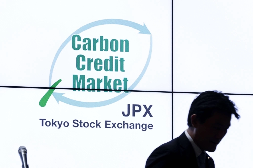A ceremony marking the opening of the carbon credit market at the Tokyo Stock Exchange in Tokyo on Oct. 11 A ceremony marking the opening of the carbon credit market at the Tokyo Stock Exchange in Tokyo on Oct. 11