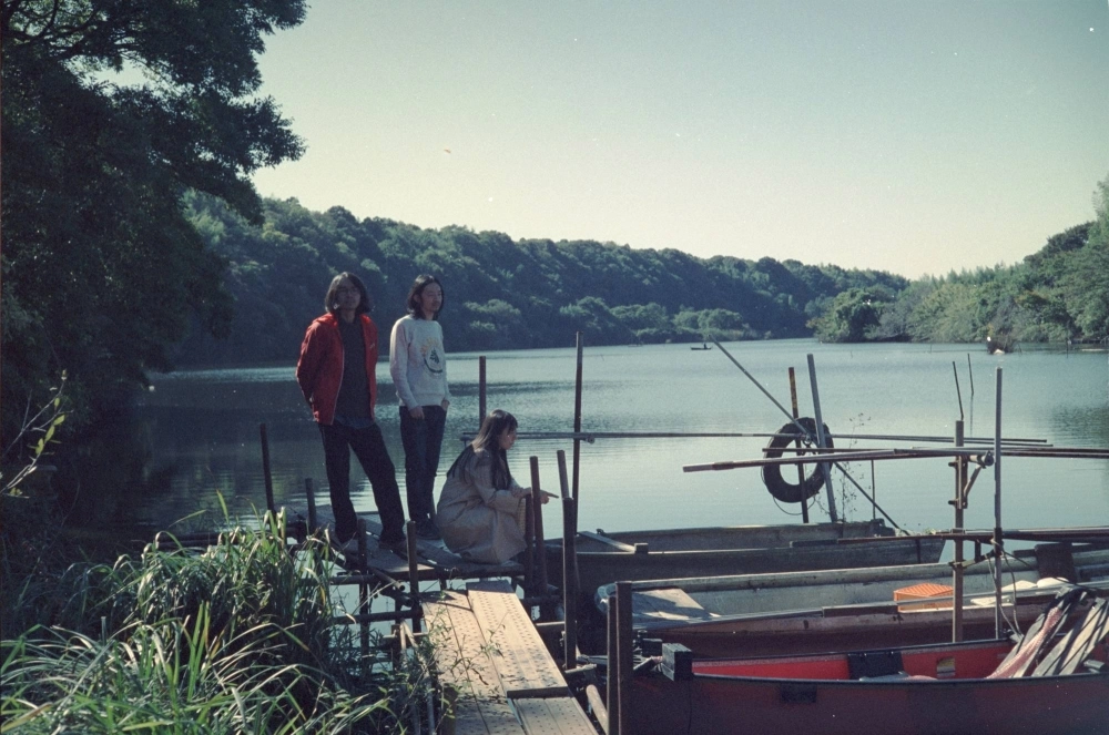 From left: Yusuke Nagai, Taiyo Someya and Kaori Sakakibara formed their band Lamp in 2000, developing a cult following over the years with their own blend of 1960s pop harmonies, ’70s folk craft and ’80s bossa nova brightness. From left: Yusuke Nagai, Taiyo Someya and Kaori Sakakibara formed their band Lamp in 2000, developing a cult following over the years with their own blend of 1960s pop harmonies, ’70s folk craft and ’80s bossa nova brightness.
