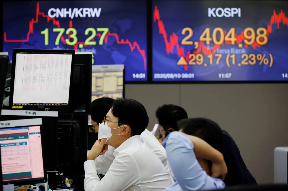 Trading with borrowed shares will be banned for equities on the Kospi 200 Index and Kosdaq 150 Index from Monday until the end of June. Trading with borrowed shares will be banned for equities on the Kospi 200 Index and Kosdaq 150 Index from Monday until the end of June.