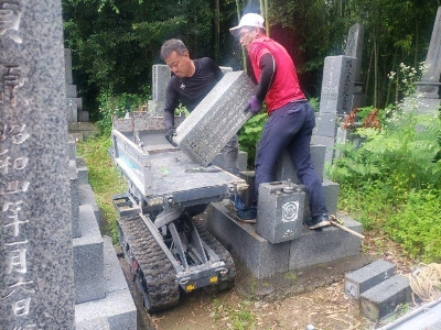 The family grave of Toshihide Matsumoto is dismantled in Himeji, Hyogo Prefecture. An increasing number of Japanese people are opting to permanently close their family graves as traditional family structures continue to change. The family grave of Toshihide Matsumoto is dismantled in Himeji, Hyogo Prefecture. An increasing number of Japanese people are opting to permanently close their family graves as traditional family structures continue to change.